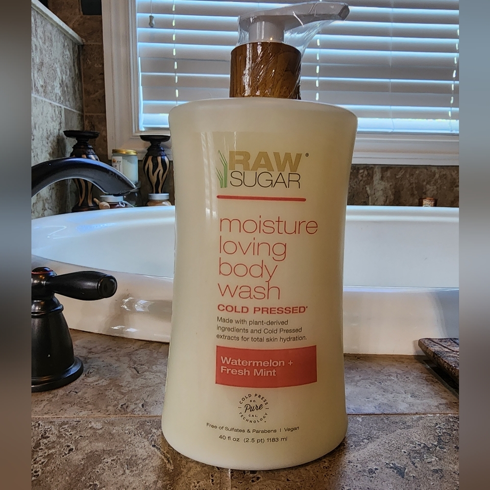 RAW SUGAR BODY WASH